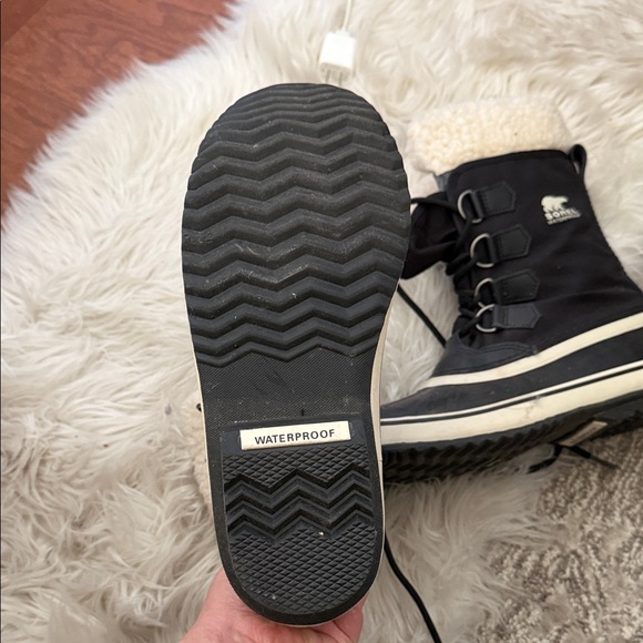 Sorel Women Black Winter Boots - Picture 2 of 3